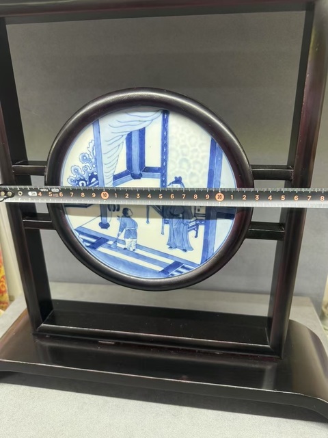 古玩陶瓷康熙 人物紋青花瓷片插屏拍賣，當(dāng)前價格9800元