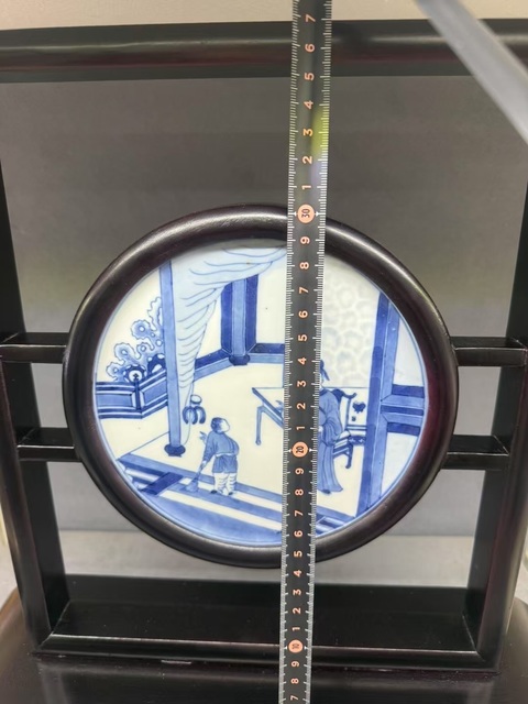 古玩陶瓷康熙 人物紋青花瓷片插屏拍賣，當(dāng)前價格9800元