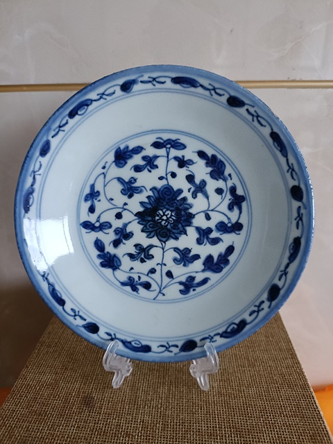 古玩陶瓷清乾隆本朝款青花纏枝花卉紋賞盤(pán)拍賣(mài)，當(dāng)前價(jià)格1980元
