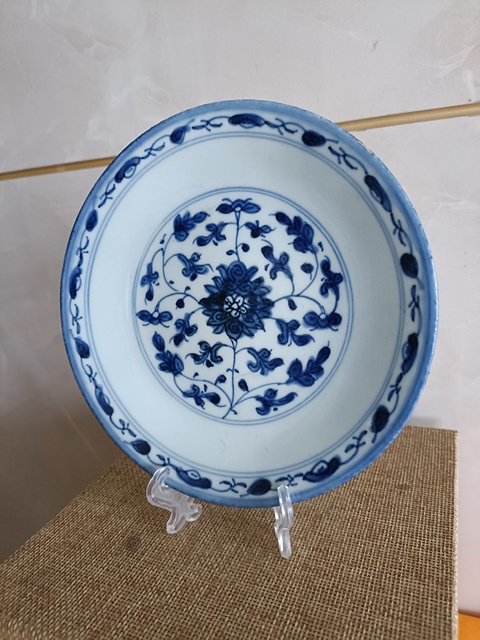 古玩陶瓷清乾隆本朝款青花纏枝花卉紋賞盤(pán)拍賣(mài)，當(dāng)前價(jià)格1980元