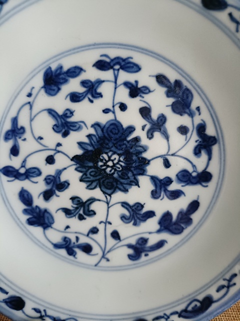 古玩陶瓷清乾隆本朝款青花纏枝花卉紋賞盤(pán)拍賣(mài)，當(dāng)前價(jià)格1980元