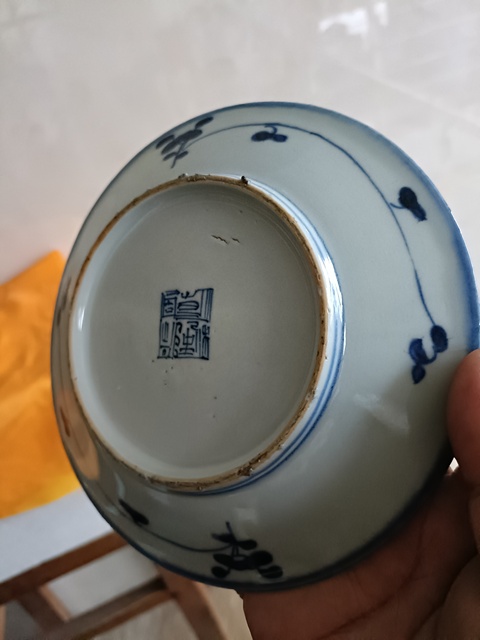 古玩陶瓷清乾隆本朝款青花纏枝花卉紋賞盤(pán)拍賣(mài)，當(dāng)前價(jià)格1980元