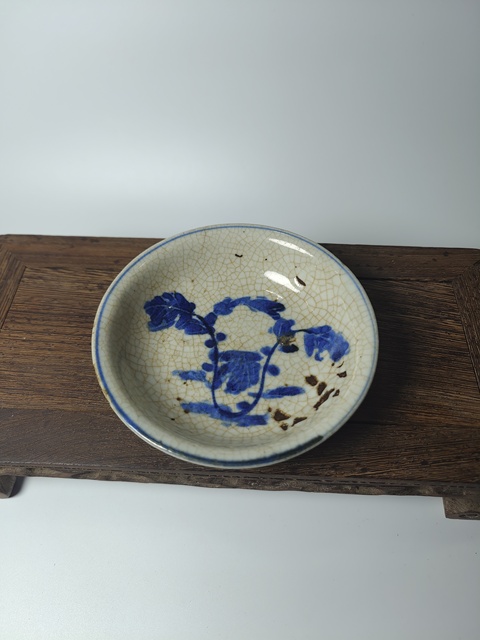古玩陶瓷明晚期哥釉青花萊菔紋深腹盤拍賣，當前價格1300元