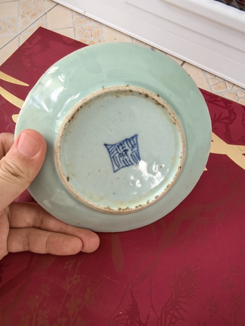古玩陶瓷豆青釉廣彩花鳥紋盤真品鑒賞圖