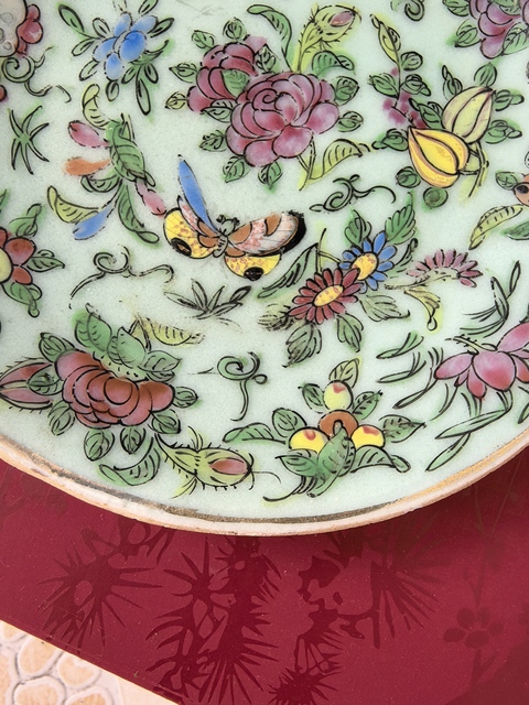 古玩陶瓷豆青釉廣彩花鳥紋盤真品鑒賞圖