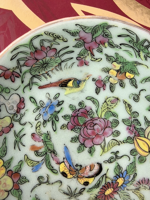 古玩陶瓷豆青釉廣彩花鳥紋盤真品鑒賞圖