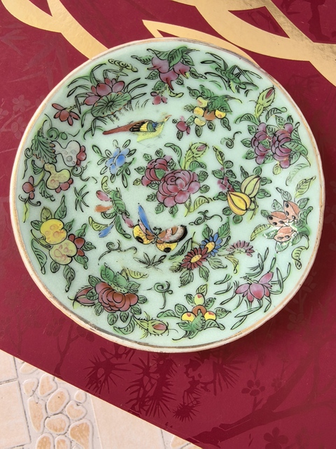 古玩陶瓷豆青釉廣彩花鳥紋盤真品鑒賞圖