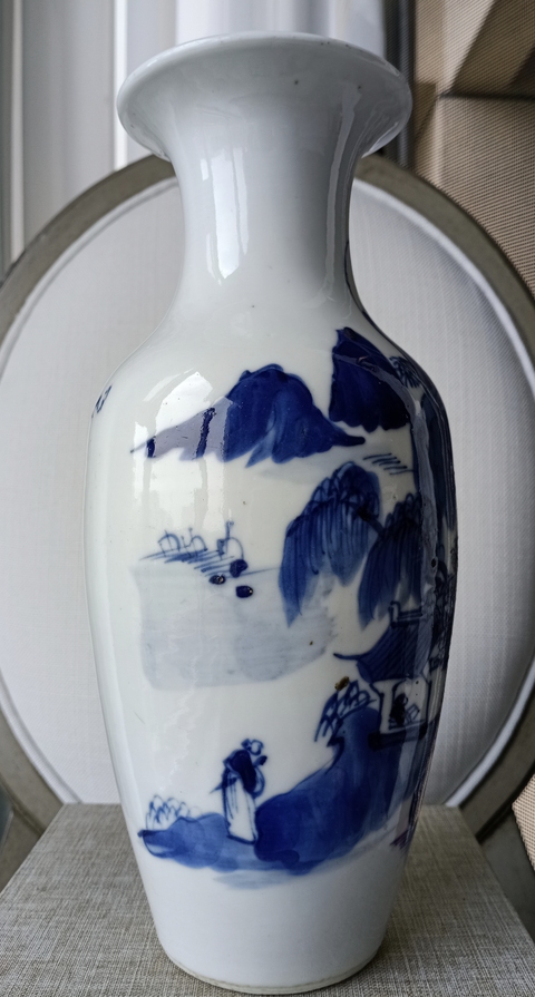 古玩陶瓷青花山水紋觀音瓶真品鑒賞圖