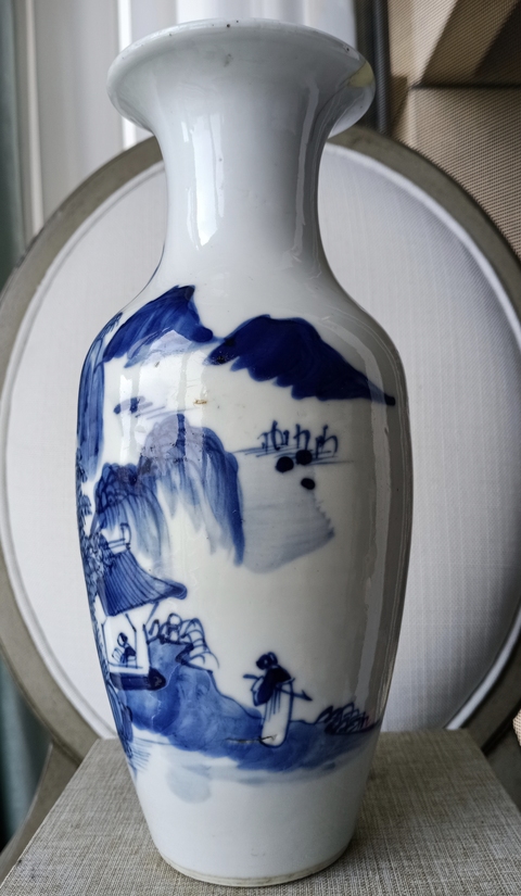 古玩陶瓷青花山水紋觀音瓶真品鑒賞圖
