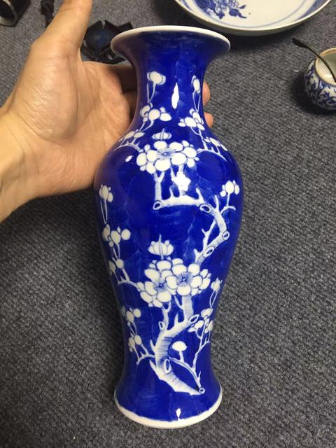 古玩陶瓷青花留白冰梅紋觀音瓶真品鑒賞圖