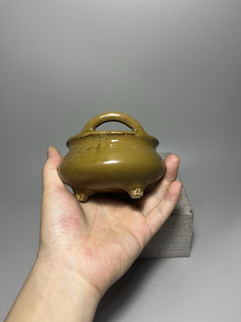 古玩陶瓷鱔魚黃三足鳳眼香爐拍賣,當前價格0元