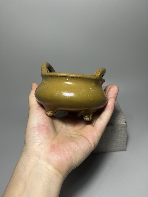古玩陶瓷鱔魚黃三足鳳眼香爐拍賣,當前價格0元