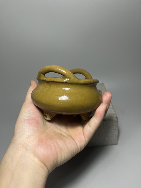 古玩陶瓷鱔魚黃三足鳳眼香爐拍賣,當前價格0元