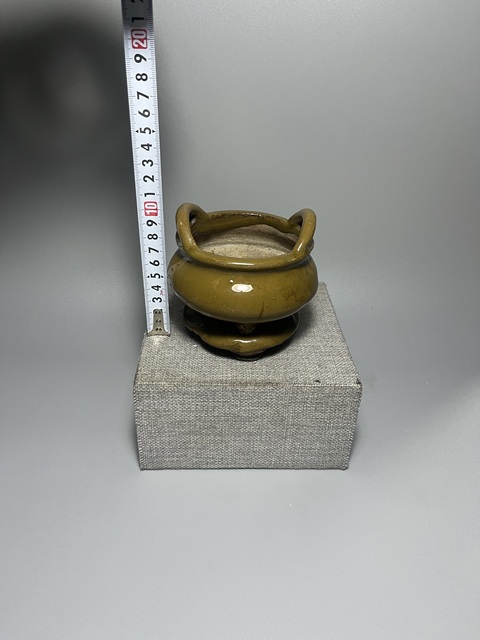 古玩陶瓷鱔魚黃三足鳳眼香爐拍賣,當前價格0元