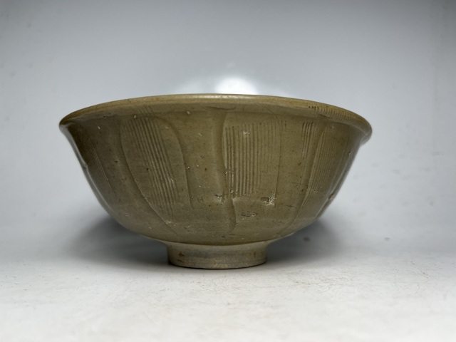 古玩陶瓷(宋代)青釉刻花茶碗(有不錯的收藏價)拍賣,當前價格0元