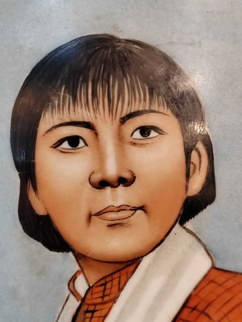 古玩陶瓷文革油畫彩人物盤口瓶拍賣,當前價格12000元