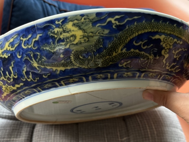 古玩陶瓷清康熙青花地黃彩云龍趕珠紋盤真品鑒賞圖
