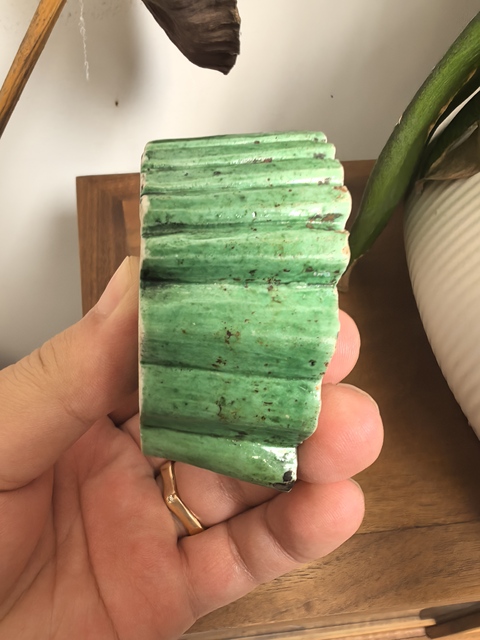 古玩陶瓷粉彩蝴蝶型筆插真品鑒賞圖