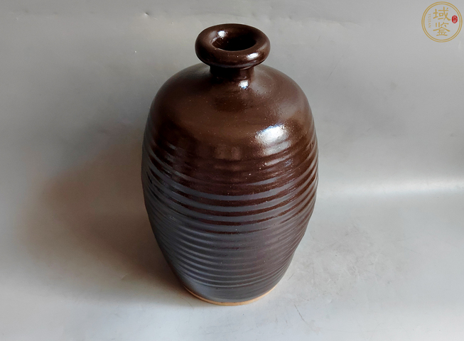 古玩陶瓷明代醬紅釉旋紋梅瓶真品鑒賞圖