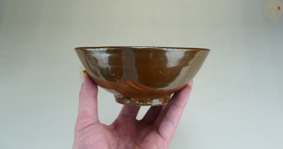 古玩陶瓷晚清磁州窯醬紅釉碗真品鑒賞圖