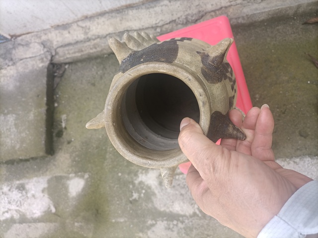 古玩陶瓷青釉褐彩多角罐拍賣,當前價格1600元