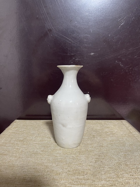 古玩陶瓷晚清白釉獅耳瓶拍賣，當前價格1080元