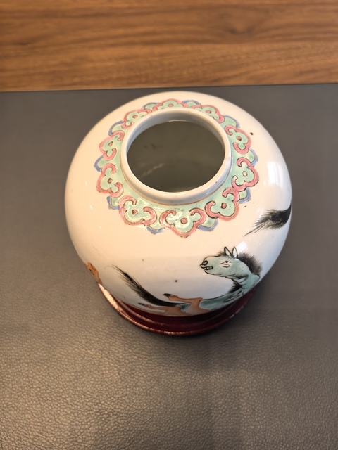 古玩陶瓷粉彩八駿圖茶葉罐拍賣，當前價格2500元