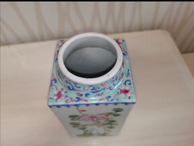 古玩陶瓷粉彩花卉紋四方琮式瓶拍賣(mài)，當(dāng)前價(jià)格5900元