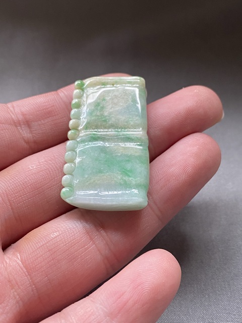 古玩玉器(一口價放漏)創匯期翡翠雕“節節高升”掛件拍賣,當前價格1500元