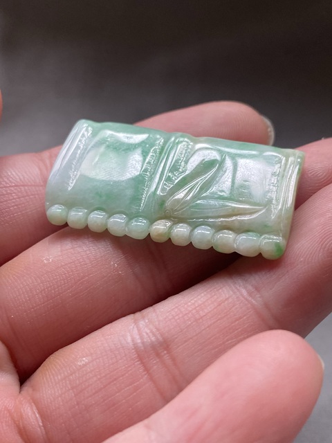 古玩玉器(一口價放漏)創匯期翡翠雕“節節高升”掛件拍賣,當前價格1500元