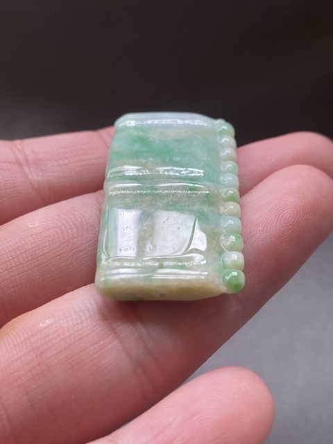 古玩玉器(一口價放漏)創匯期翡翠雕“節節高升”掛件拍賣,當前價格1500元