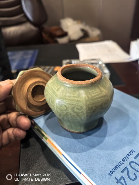 古玩陶瓷龍泉青瓷刻花八棱罐拍賣,當前價格19999元