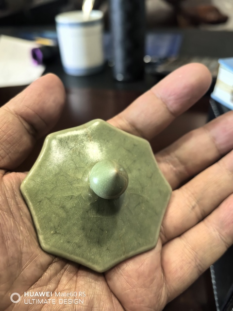 古玩陶瓷龍泉青瓷刻花八棱罐拍賣,當前價格19999元