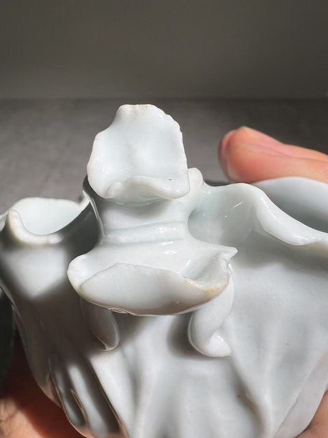 古玩陶瓷(清末民初)白釉荷葉青蛙紋杯(有很高藝術收藏價值小精品)拍賣,當前價格0元