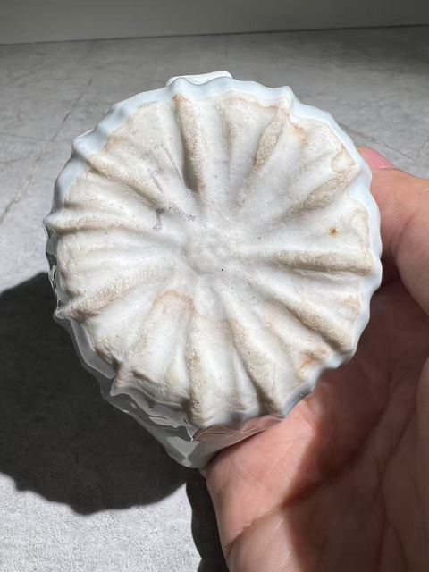 古玩陶瓷(清末民初)白釉荷葉青蛙紋杯(有很高藝術收藏價值小精品)拍賣,當前價格0元