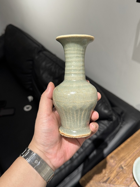 古玩陶瓷龍泉青瓷撇口瓶拍賣，當前價格12000元