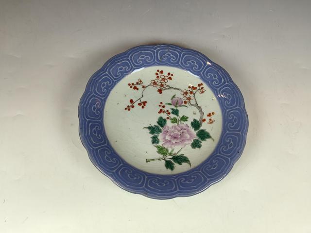 古玩陶瓷十九世紀(jì)粉彩花卉紋盤真品鑒賞圖