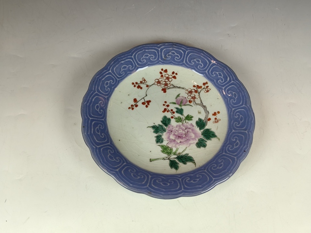 古玩陶瓷十九世紀(jì)粉彩花卉紋盤真品鑒賞圖