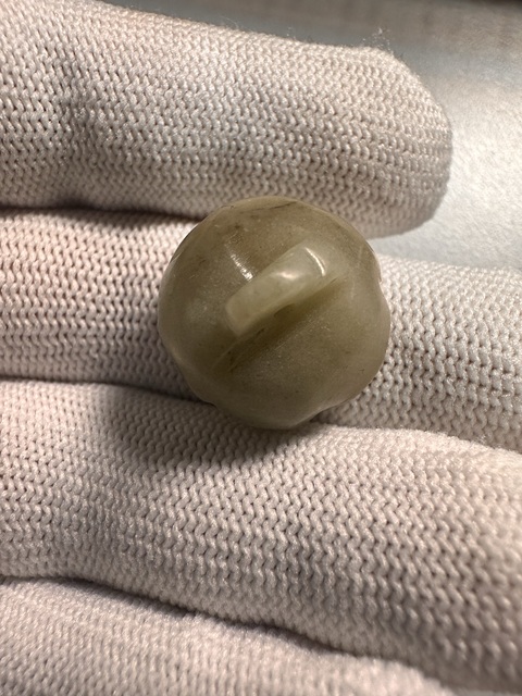 古玩玉器和田玉蓮花扣拍賣,當前價格100元