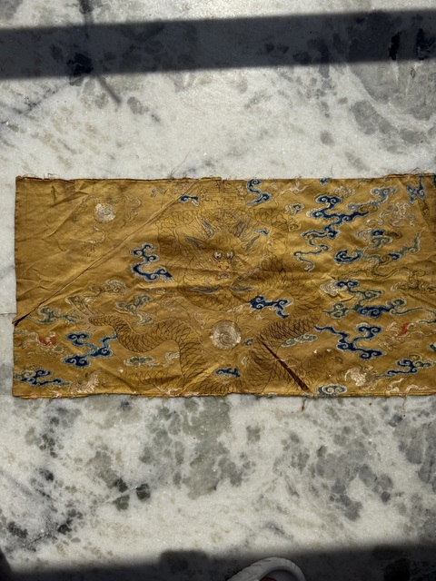古玩雜項(xiàng)龍紋繡片真品鑒賞圖