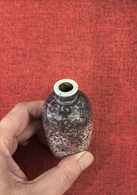 古玩陶瓷清中期釉里紅花卉紋鼻煙壺母壺拍賣，當前價格18888元