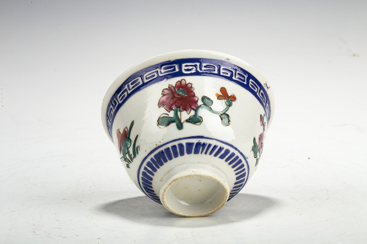古玩陶瓷清乾隆·粉彩花卉紋仰鐘杯一對拍賣，當前價格156元