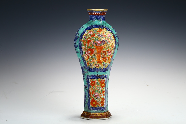 古玩陶瓷乾隆·青花廣彩花卉紋六方瓶真品鑒賞圖