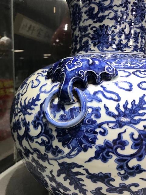 古玩陶瓷青花纏枝花卉紋鋪首尊真品鑒賞圖