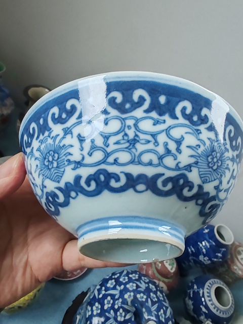 古玩陶瓷青花纏枝花卉紋碗真品鑒賞圖