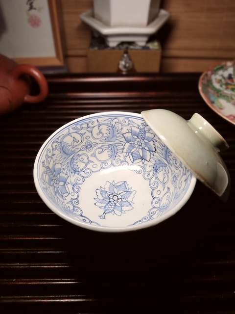 古玩陶瓷冬青釉內(nèi)青花花卉紋蓋碗拍賣,當(dāng)前價格7500元