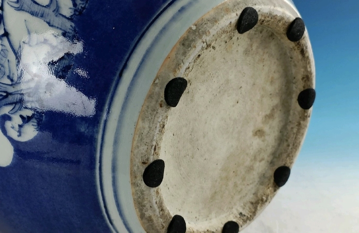 古玩陶瓷晚清藍地開窗花卉紋卷缸真品鑒賞圖