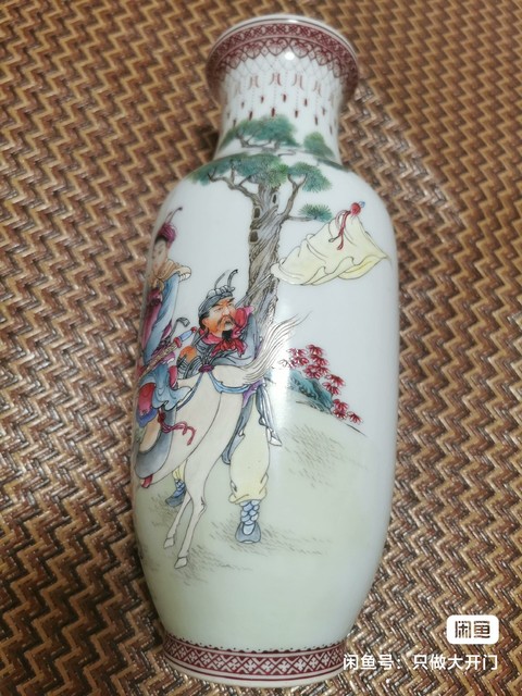 古玩陶瓷木蘭從軍粉彩人物瓶真品鑒賞圖