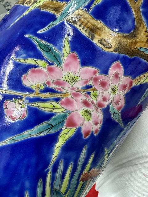 古玩陶瓷桃枝紋銅瓶真品鑒賞圖