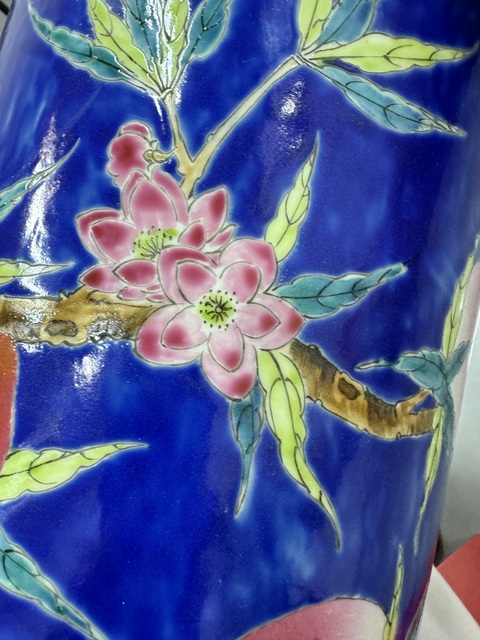 古玩陶瓷桃枝紋銅瓶真品鑒賞圖